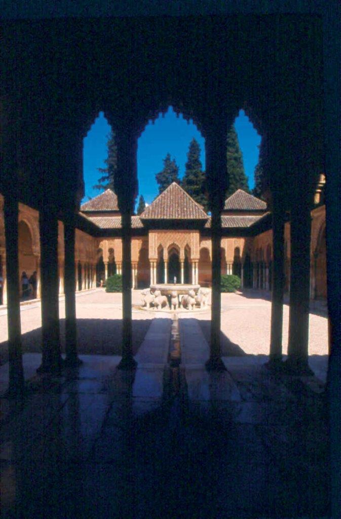 Patio Alhambra, Grenade, Esp